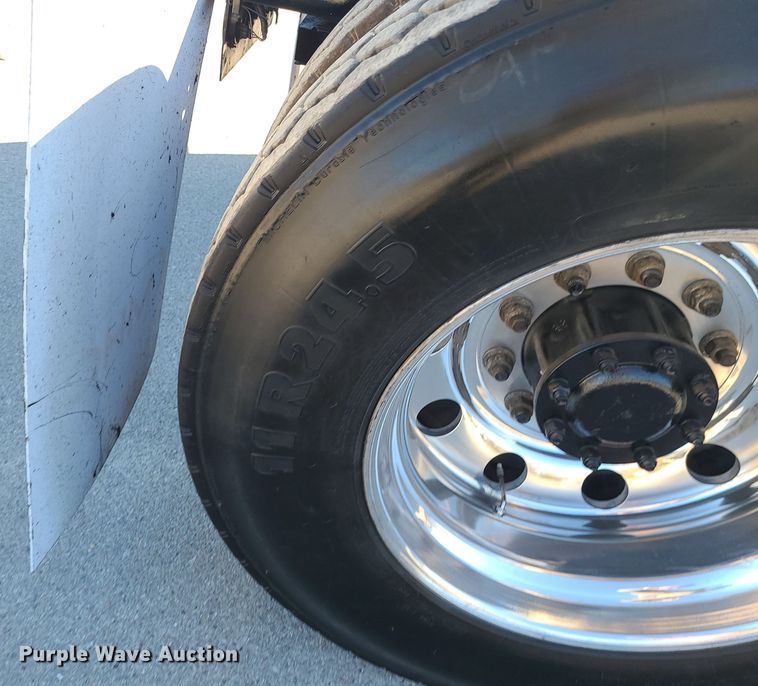 image for item MJ9534 2015 Kenworth T800  semi truck