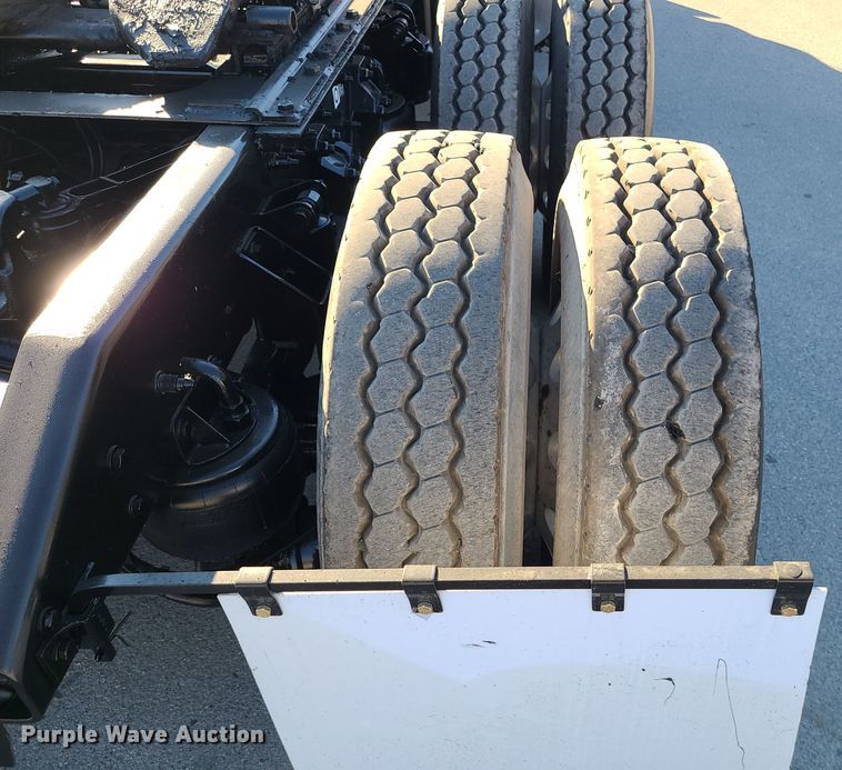 image for item MJ9534 2015 Kenworth T800  semi truck