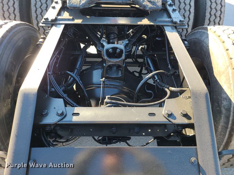 image for item MJ9534 2015 Kenworth T800  semi truck