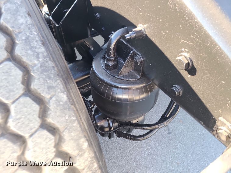 image for item MJ9534 2015 Kenworth T800  semi truck