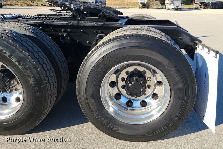 image for item MJ9534 2015 Kenworth T800  semi truck