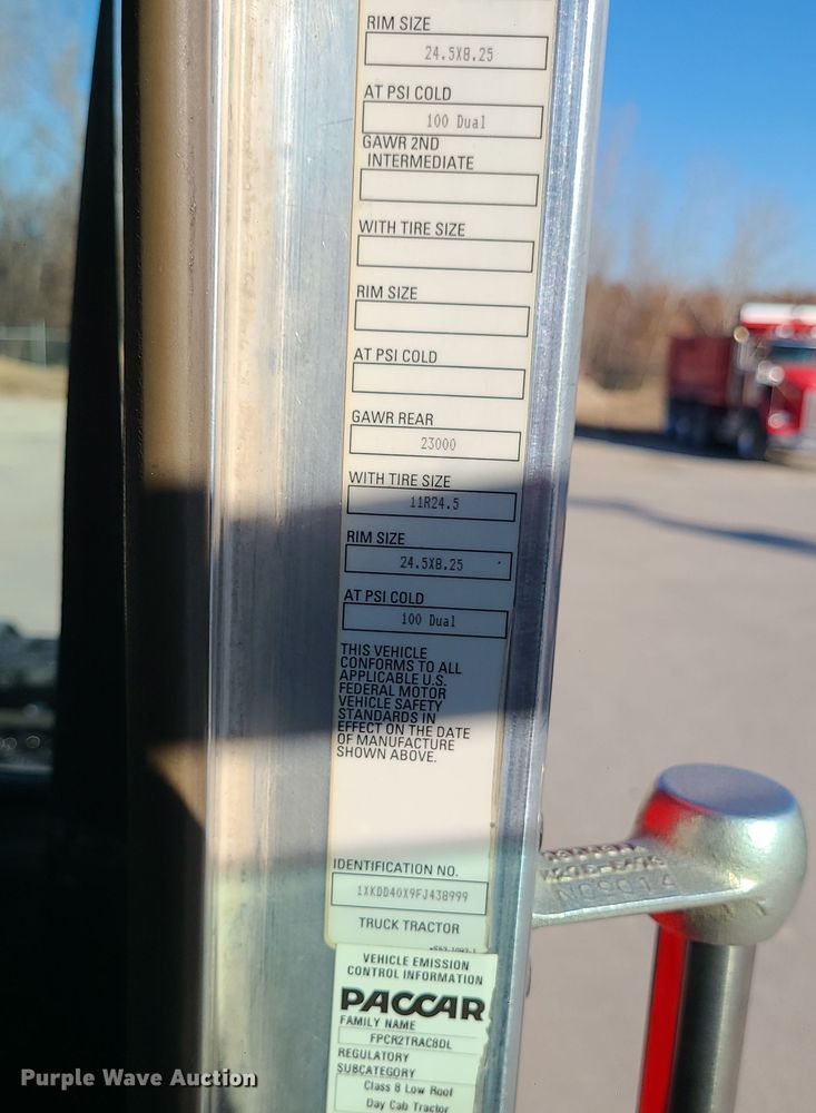 image for item MJ9534 2015 Kenworth T800  semi truck