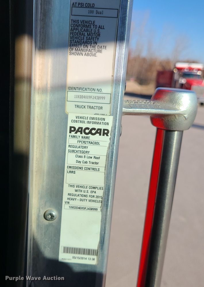 image for item MJ9534 2015 Kenworth T800  semi truck