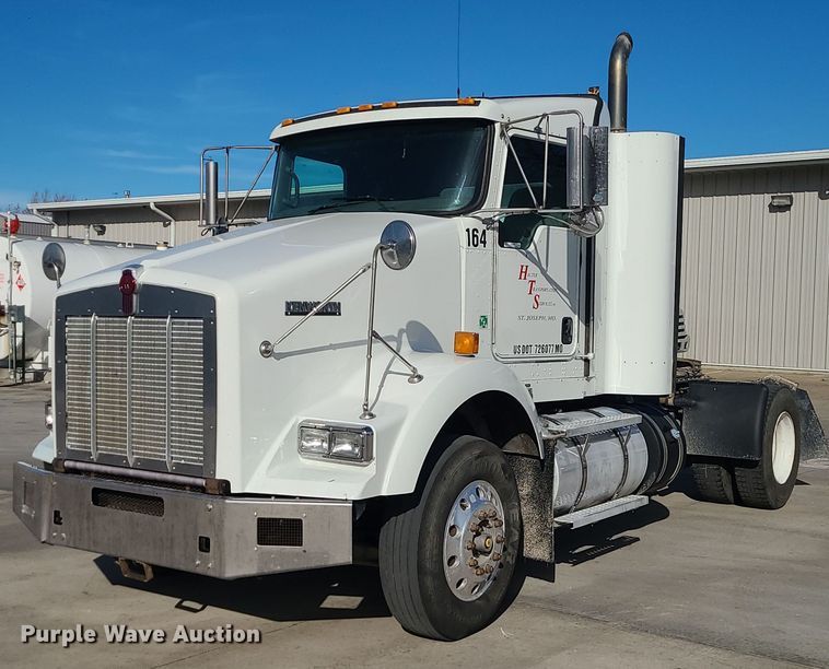 image for item MJ9538 2012 Kenworth T800  semi truck