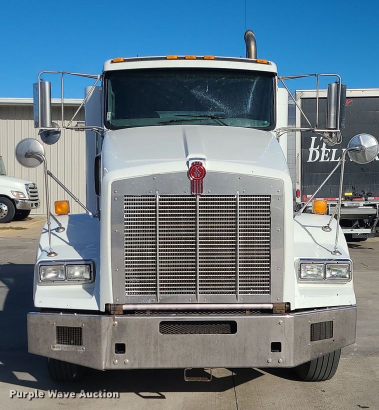 image for item MJ9538 2012 Kenworth T800  semi truck