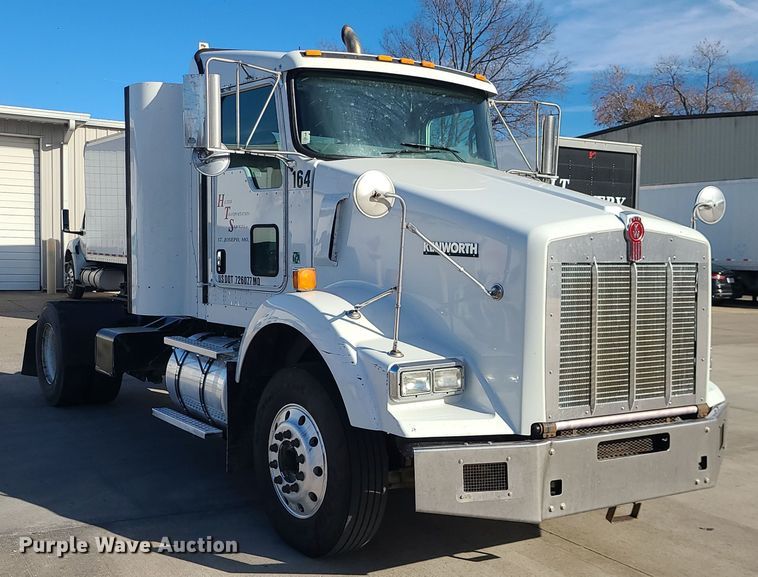 image for item MJ9538 2012 Kenworth T800  semi truck
