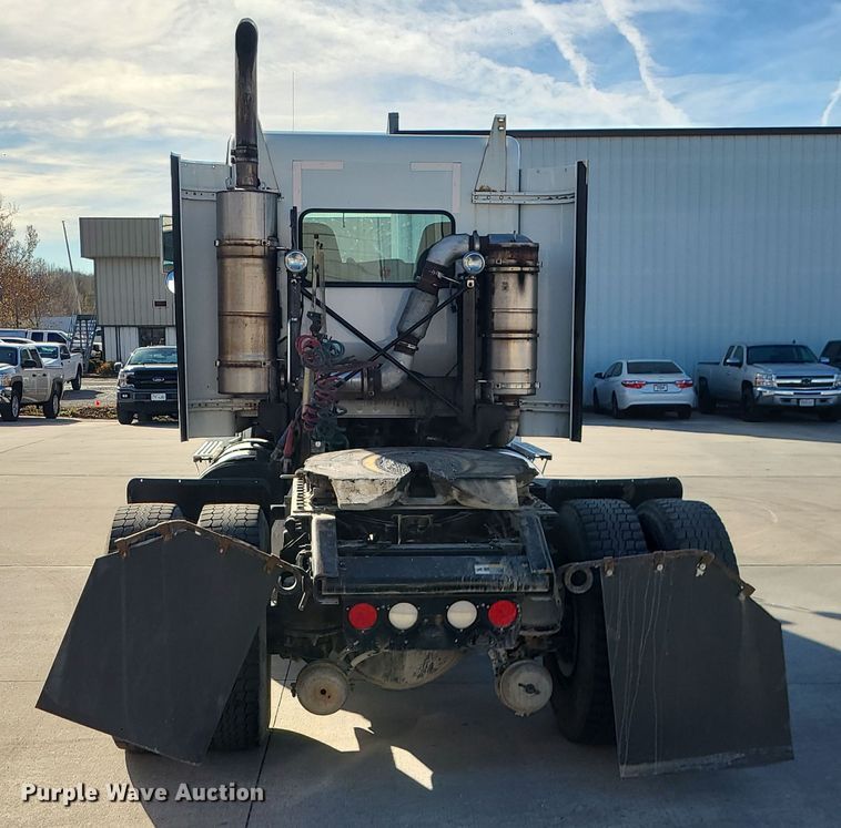 image for item MJ9538 2012 Kenworth T800  semi truck