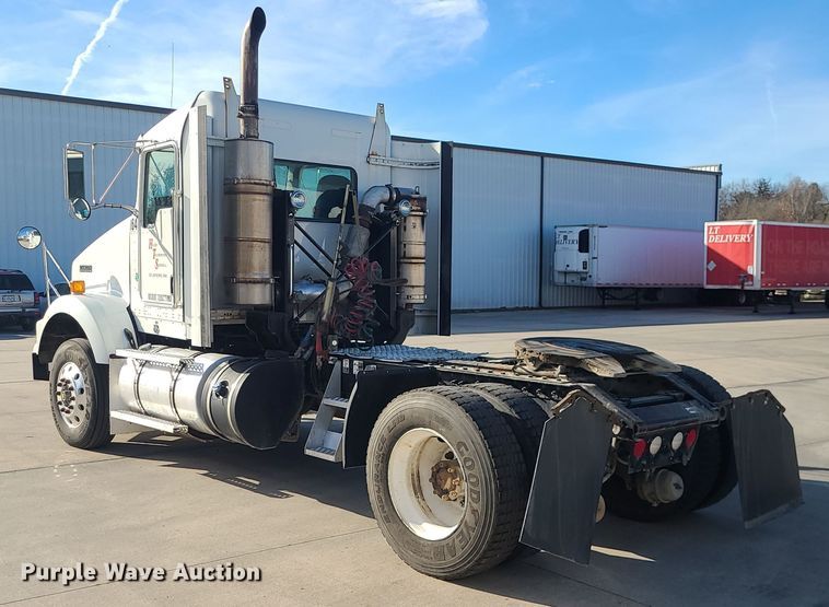 image for item MJ9538 2012 Kenworth T800  semi truck