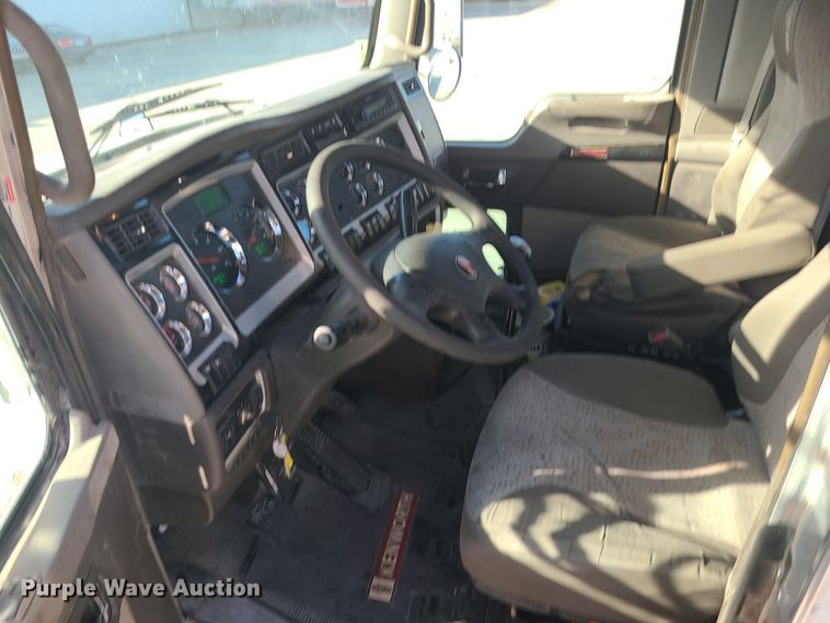 image for item MJ9538 2012 Kenworth T800  semi truck