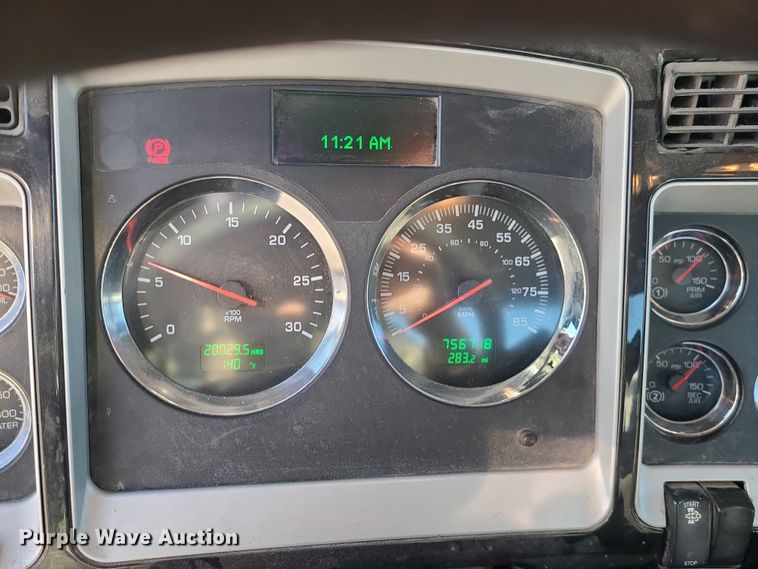 image for item MJ9538 2012 Kenworth T800  semi truck