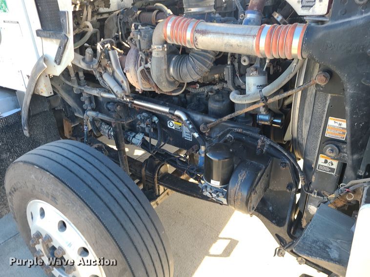 image for item MJ9538 2012 Kenworth T800  semi truck