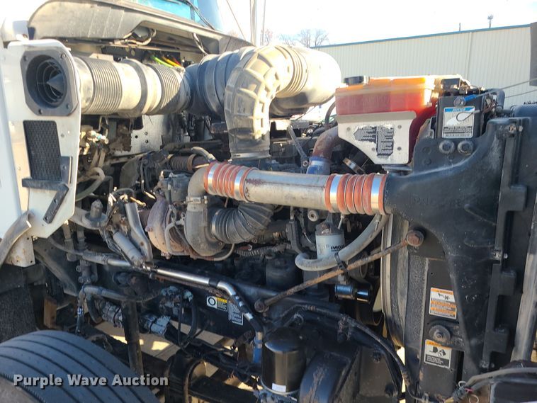 image for item MJ9538 2012 Kenworth T800  semi truck