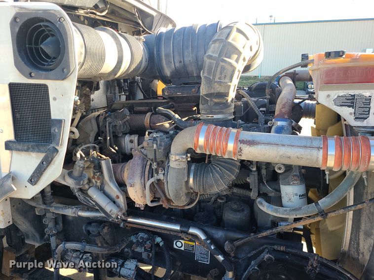 image for item MJ9538 2012 Kenworth T800  semi truck