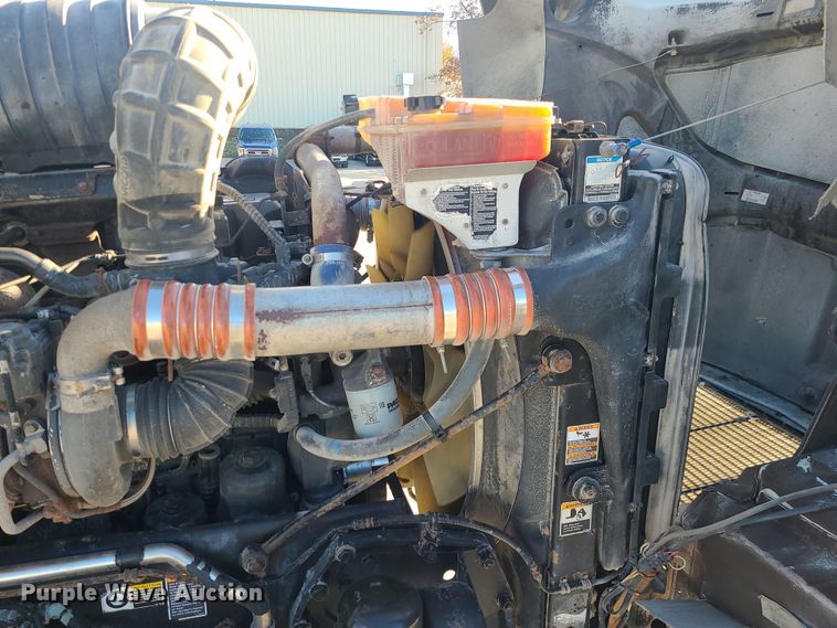 image for item MJ9538 2012 Kenworth T800  semi truck