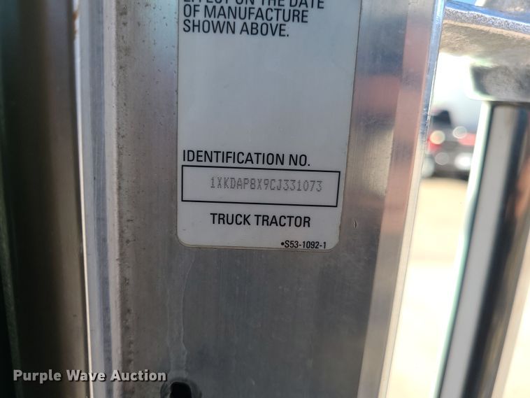 image for item MJ9538 2012 Kenworth T800  semi truck