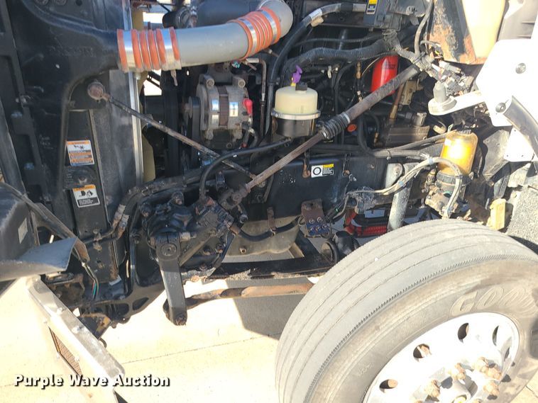 image for item MJ9538 2012 Kenworth T800  semi truck