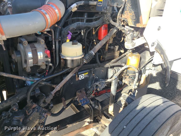 image for item MJ9538 2012 Kenworth T800  semi truck