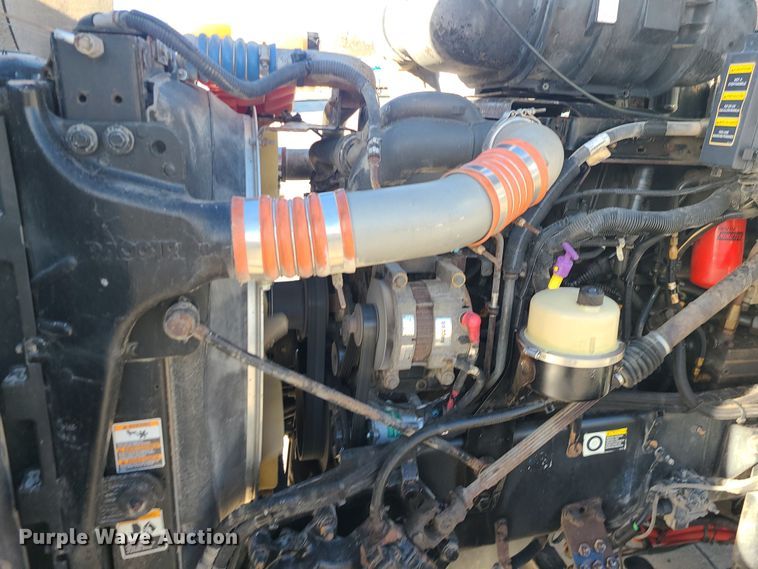 image for item MJ9538 2012 Kenworth T800  semi truck