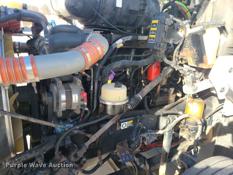 image for item MJ9538 2012 Kenworth T800  semi truck