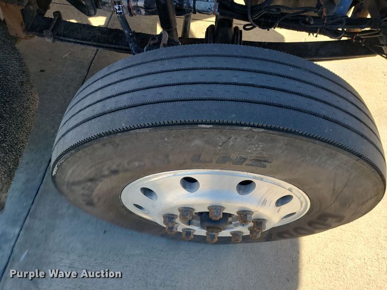 image for item MJ9538 2012 Kenworth T800  semi truck