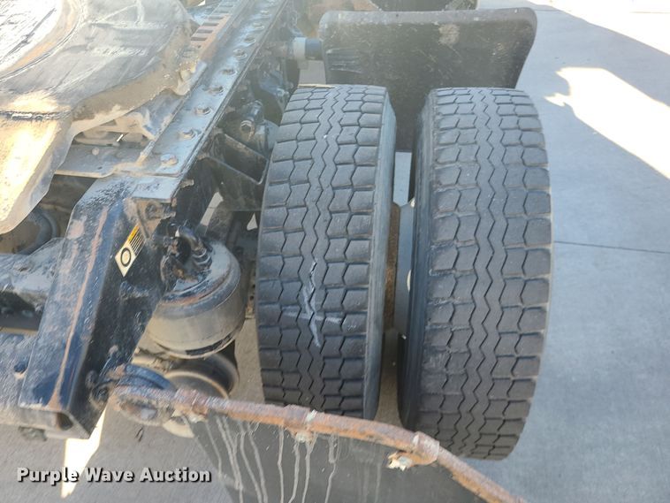 image for item MJ9538 2012 Kenworth T800  semi truck