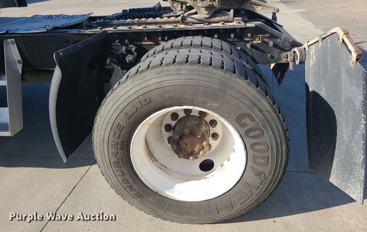 image for item MJ9538 2012 Kenworth T800  semi truck