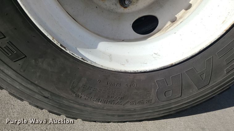 image for item MJ9538 2012 Kenworth T800  semi truck