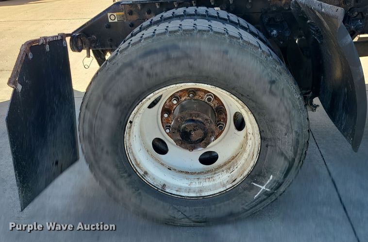 image for item MJ9538 2012 Kenworth T800  semi truck