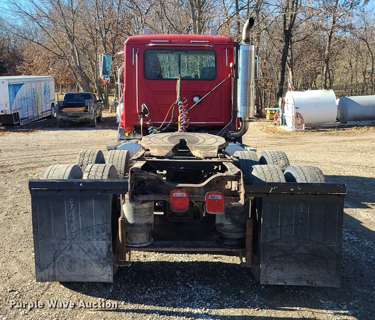 image for item MJ9540 2001 Mack CH613  semi truck