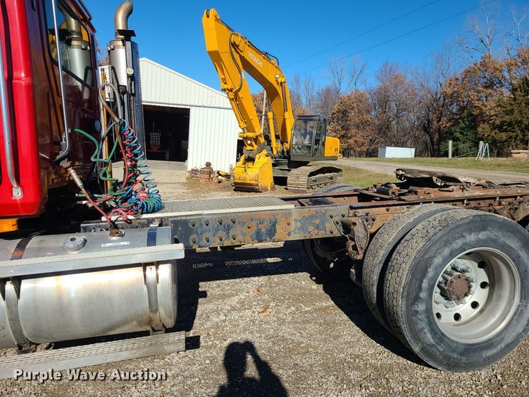 image for item MJ9540 2001 Mack CH613  semi truck