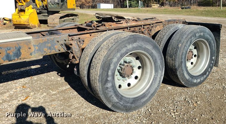 image for item MJ9540 2001 Mack CH613  semi truck