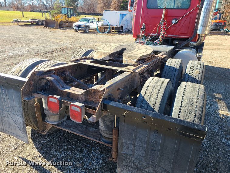 image for item MJ9540 2001 Mack CH613  semi truck