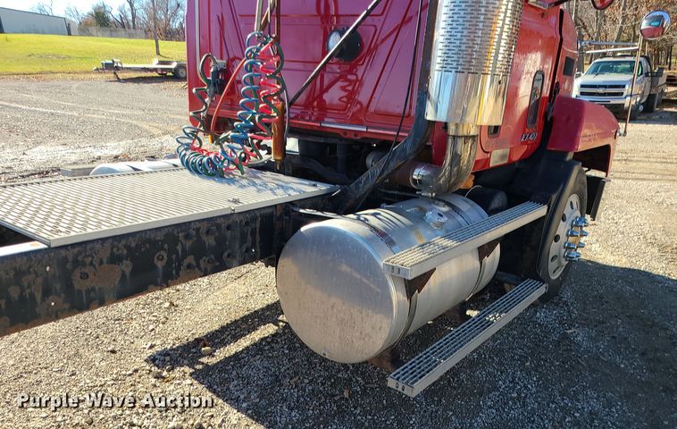 image for item MJ9540 2001 Mack CH613  semi truck