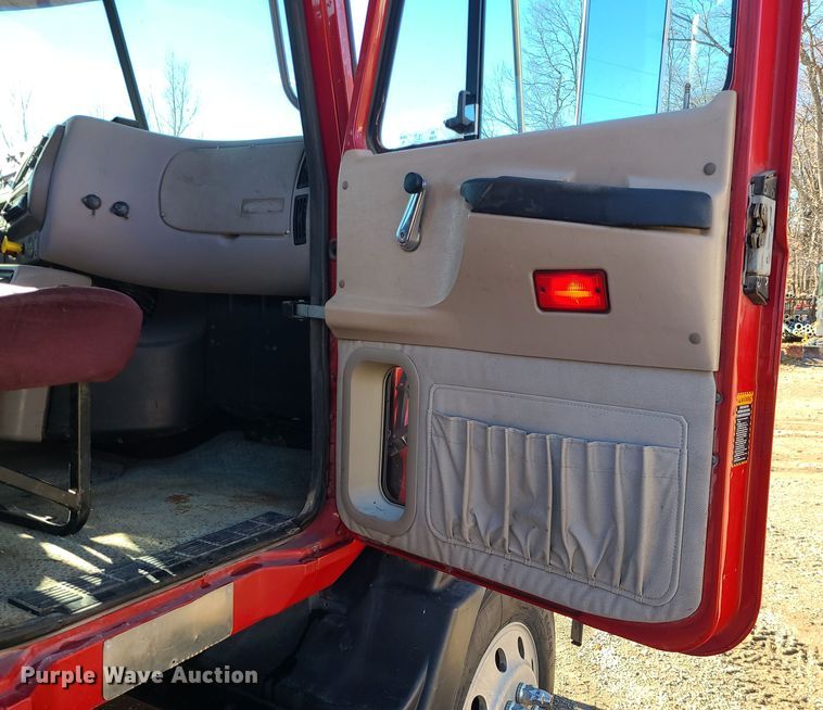 image for item MJ9540 2001 Mack CH613  semi truck