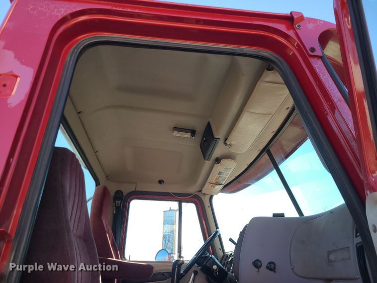 image for item MJ9540 2001 Mack CH613  semi truck