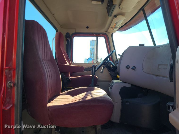 image for item MJ9540 2001 Mack CH613  semi truck