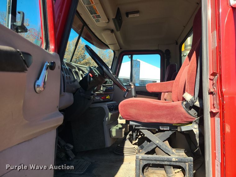 image for item MJ9540 2001 Mack CH613  semi truck