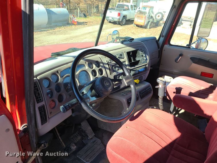 image for item MJ9540 2001 Mack CH613  semi truck