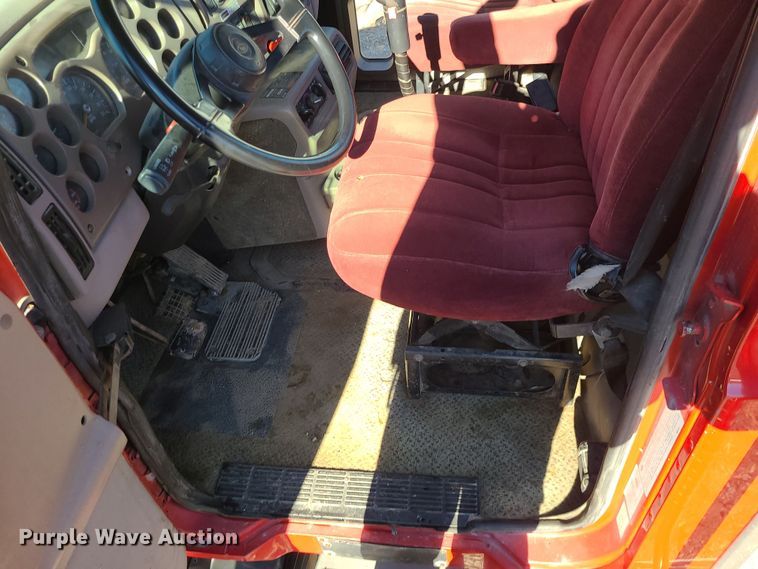 image for item MJ9540 2001 Mack CH613  semi truck