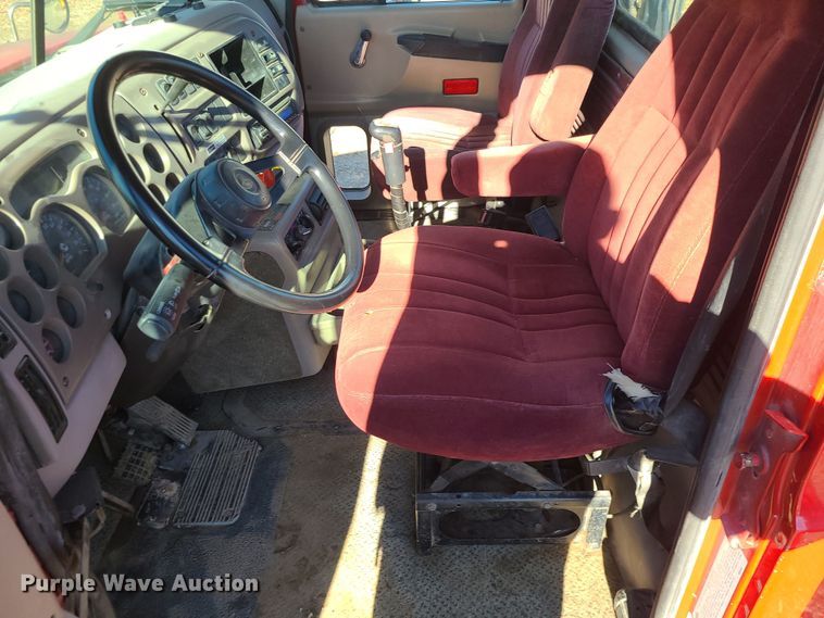 image for item MJ9540 2001 Mack CH613  semi truck