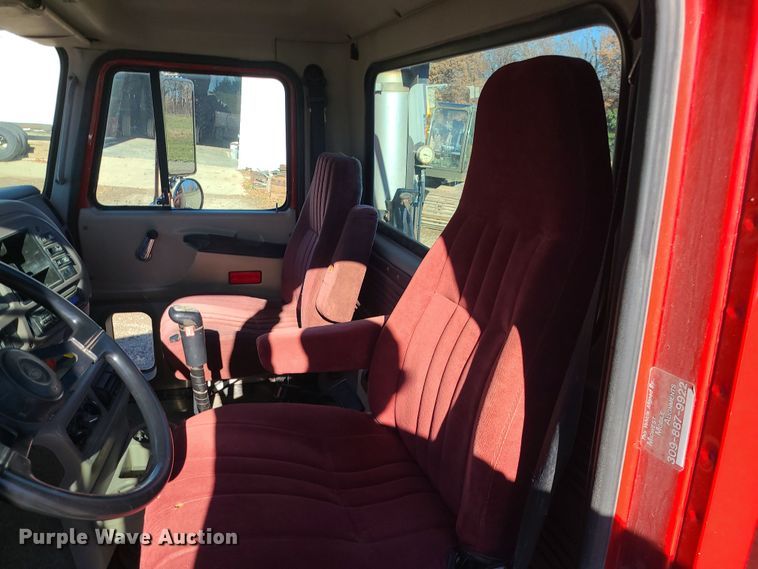 image for item MJ9540 2001 Mack CH613  semi truck