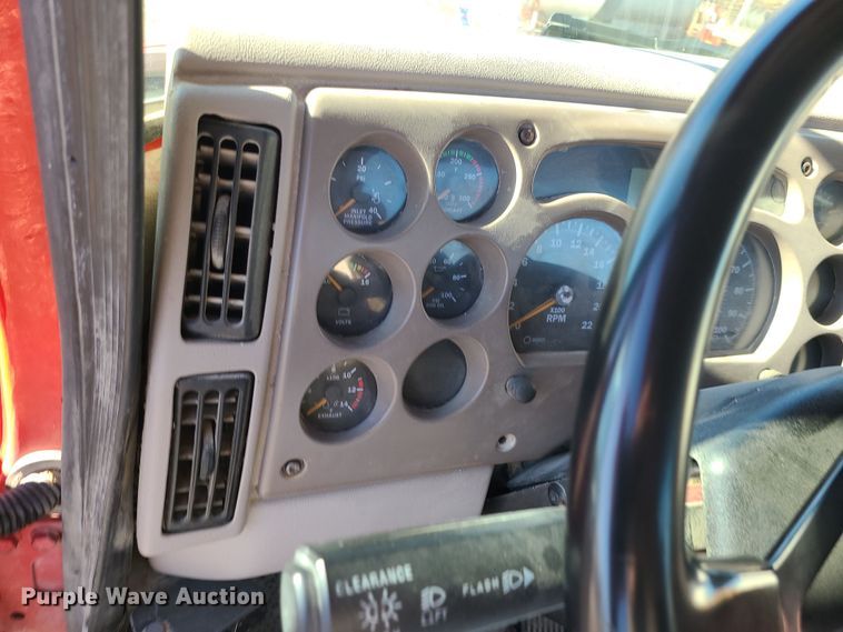 image for item MJ9540 2001 Mack CH613  semi truck