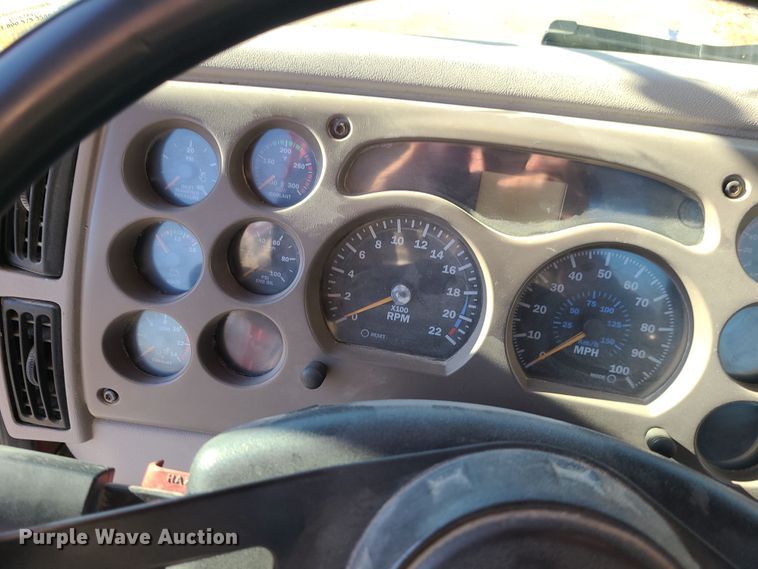 image for item MJ9540 2001 Mack CH613  semi truck