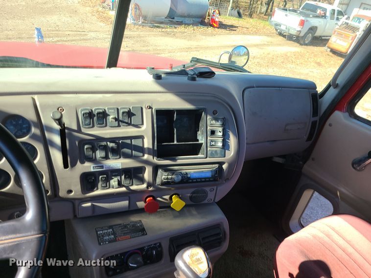 image for item MJ9540 2001 Mack CH613  semi truck