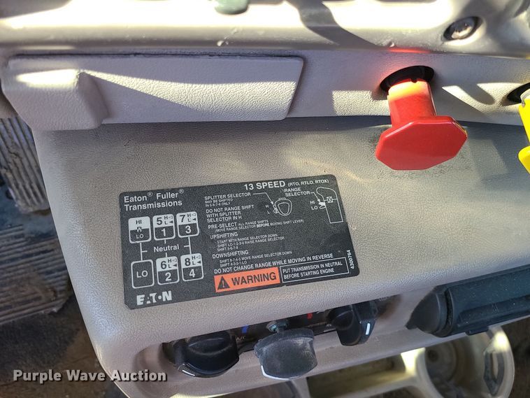 image for item MJ9540 2001 Mack CH613  semi truck