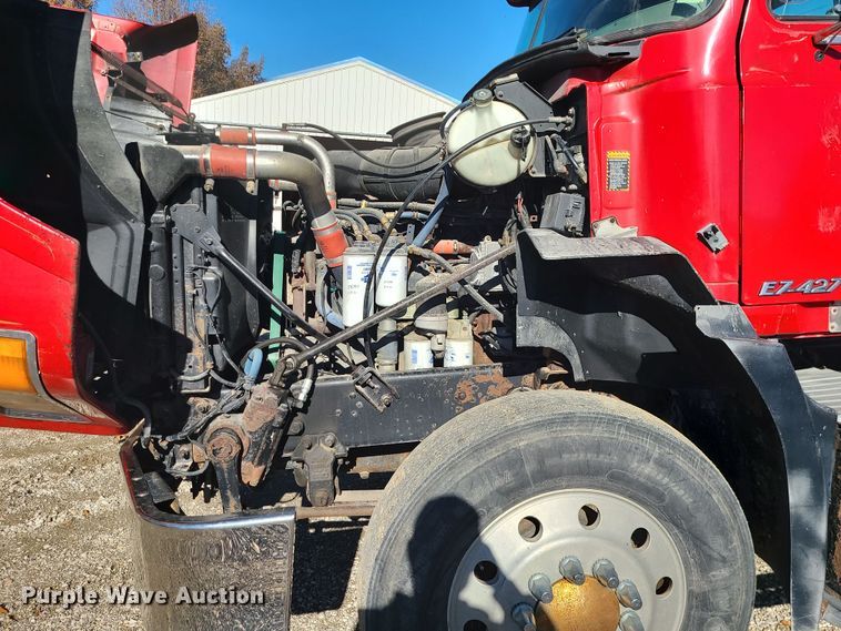 image for item MJ9540 2001 Mack CH613  semi truck