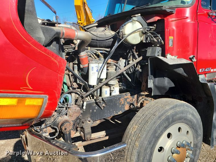 image for item MJ9540 2001 Mack CH613  semi truck