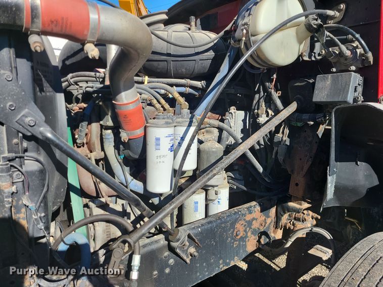 image for item MJ9540 2001 Mack CH613  semi truck