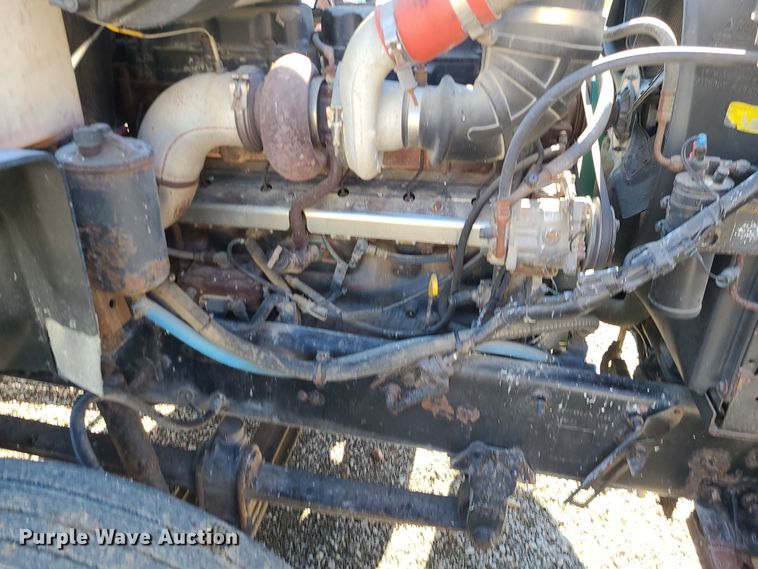 image for item MJ9540 2001 Mack CH613  semi truck