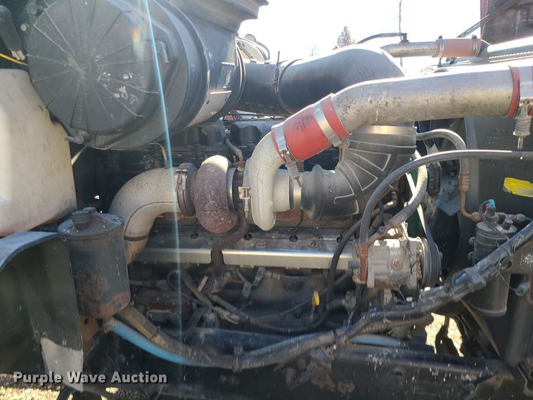 image for item MJ9540 2001 Mack CH613  semi truck